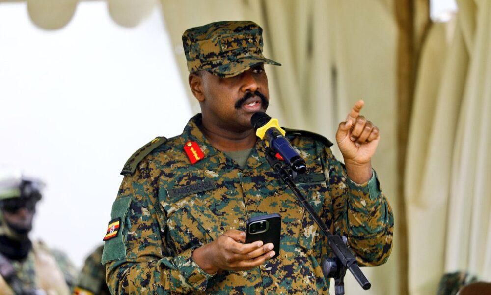 Uganda: Abaminisitiri bategetswe gusaba Gen. Muhoozi uruhushya mbere yo kuva mu gihugu