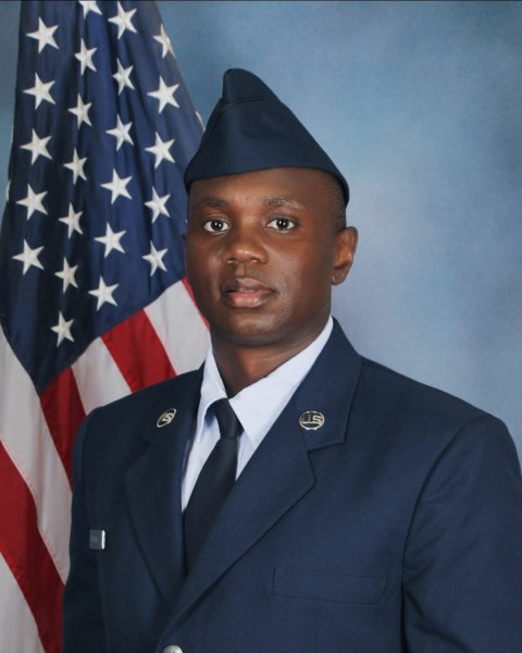 Issiaka Mulemba wari umunyamakuru mu  Rwanda yinjiye muri U.S. Air Force