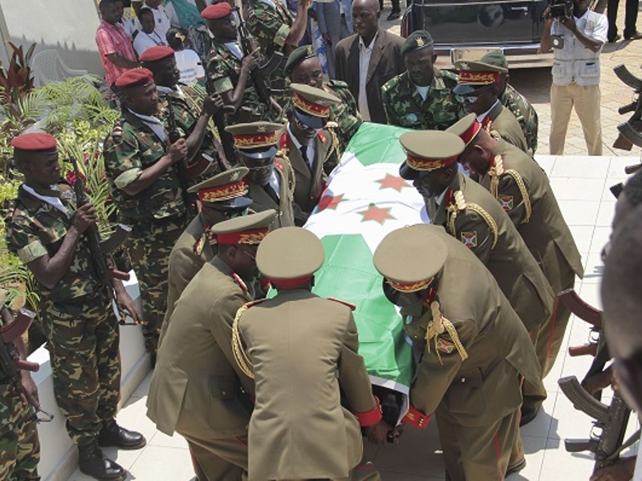 U Burundi bwakiriye imirambo y'abasirikare barenga 200 barimo ba Ofisiye