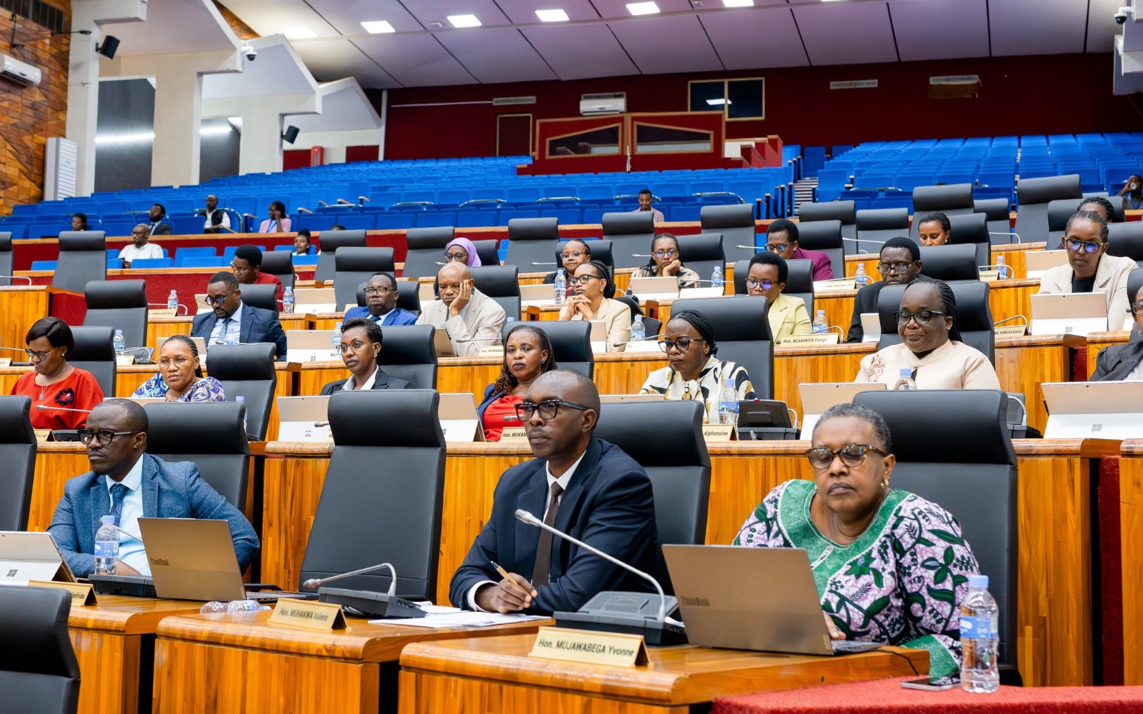 Abadepite 15 ntibanyuzwe n’ibisobanuro by’Umunyamabanga wa Leta ku bibazo biri muri WASAC