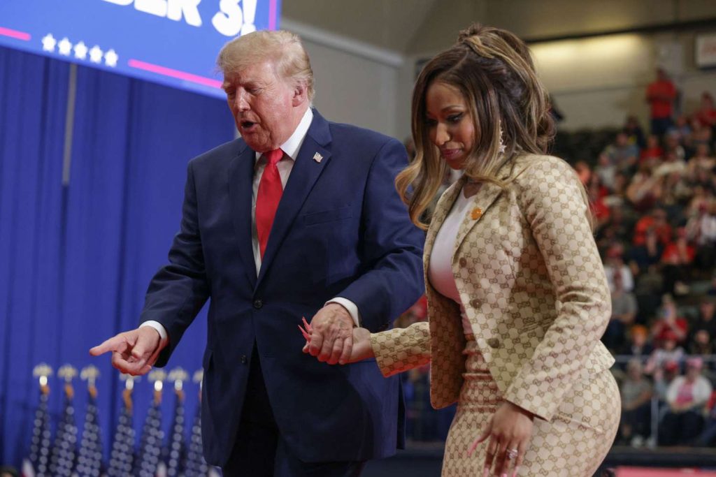 Amabuno ya Nicki Minaj yatumye Trump avugishwa mu ruhame