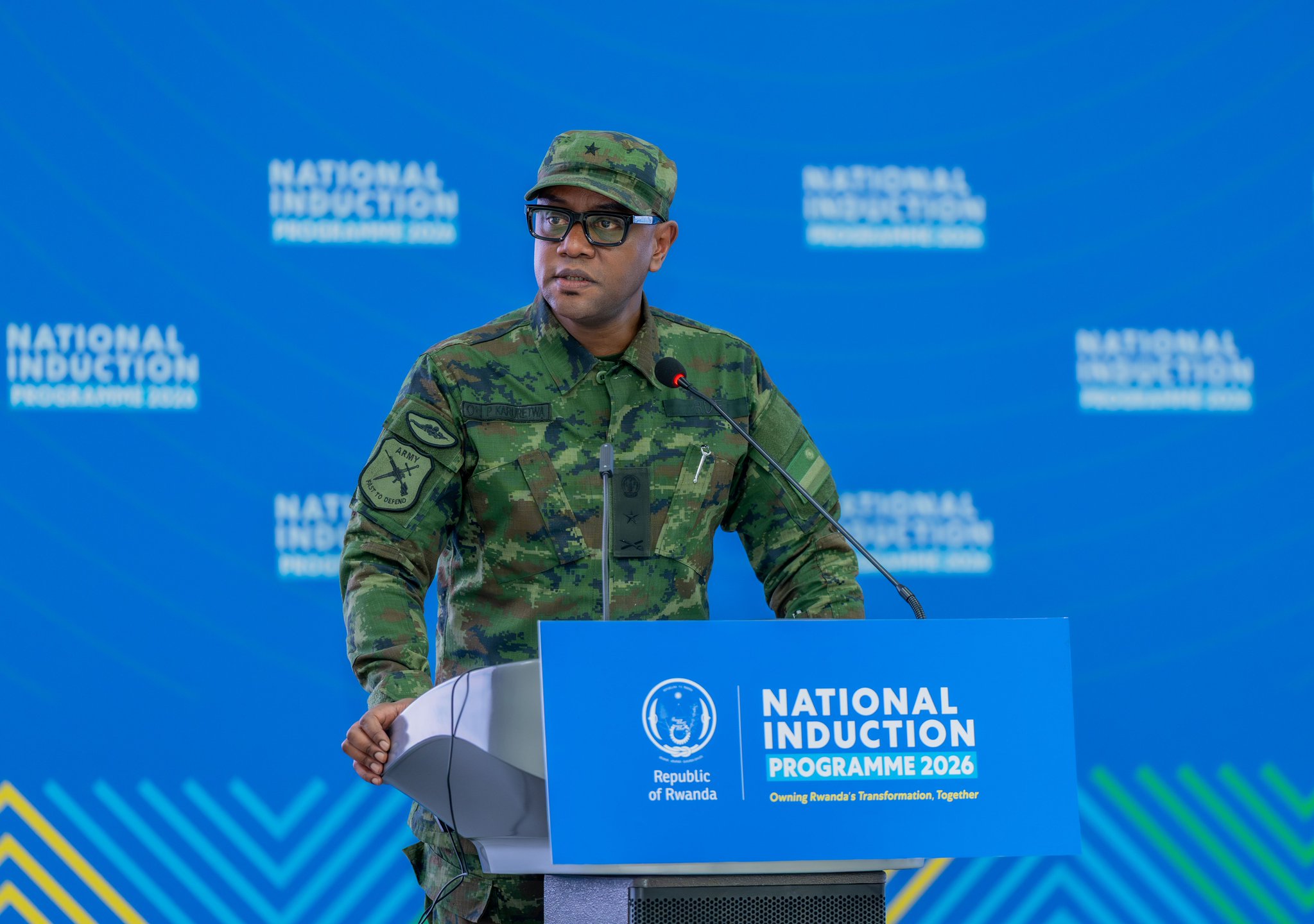 Brig. Gen. Karuretwa yaganirije abitabiriye amahugurwa ahuje abakozi ba leta