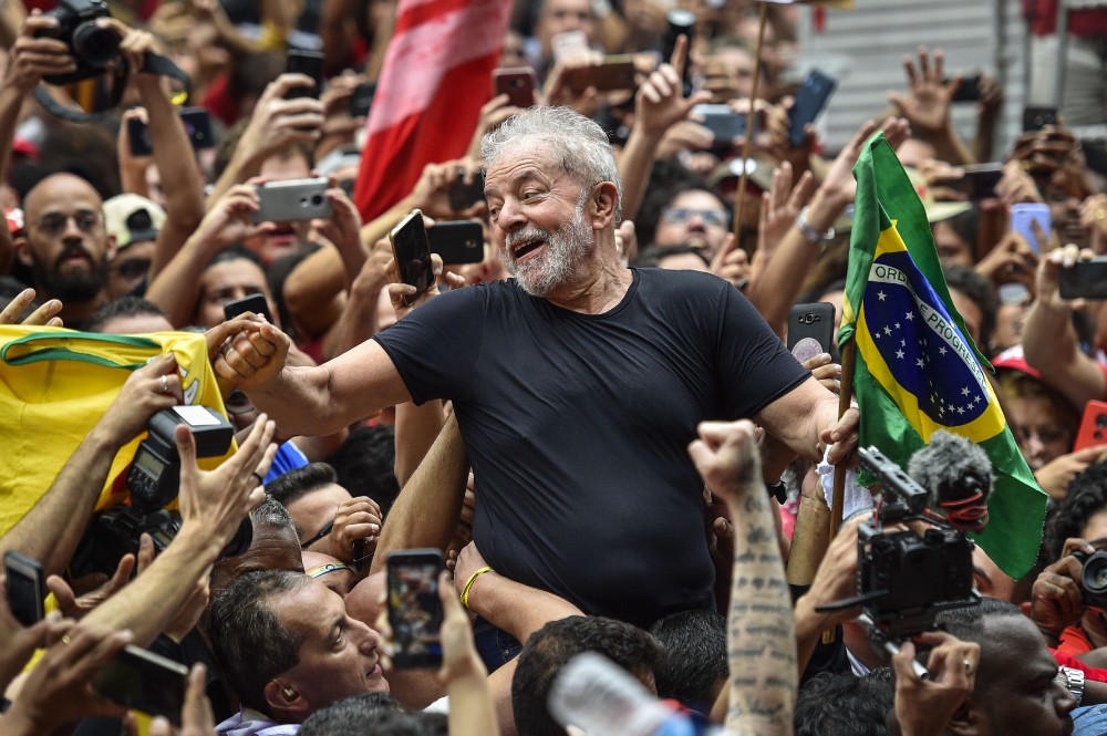 Brazil: Gutsinda amatora cyangwa gutsinda imitima y’abaturage?