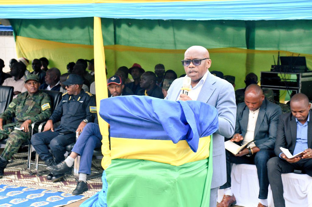 Haravugwa akaboko k'umuyobozi mu gutorongeza umunyamakuru Tuyishimire