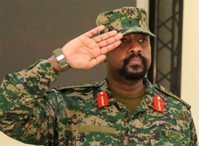 Mchungaji Awaomba Wakristo Walipie Kiasi cha 10,000 Frw au Watoe Viatu vyao kwa Sababu ya Maji Aliyowapa Kanisani