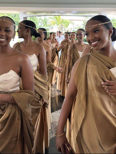 Habonetse inzovu isohora umwotsi mwinshi mu kanwa nk’inywa itabi-IFOTO