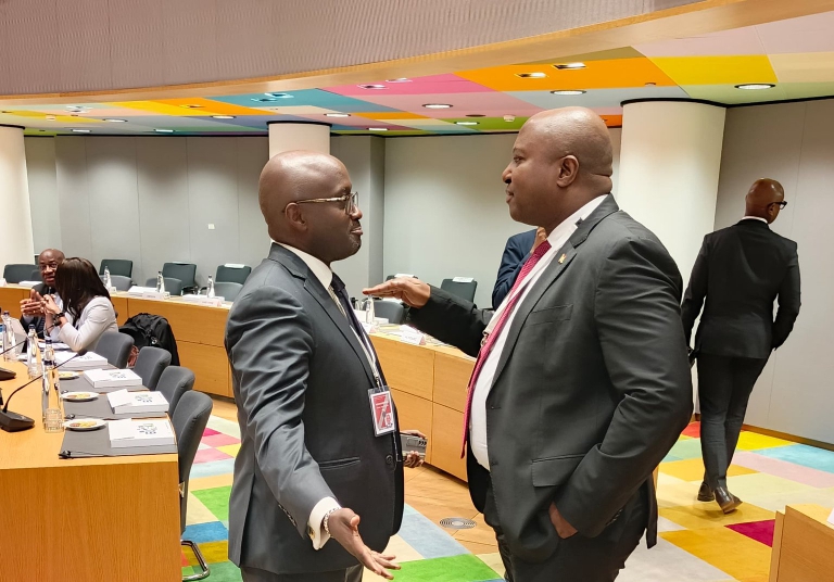 Minisitiri Nduhungirehe yahuye na Shingiro w'u Burundi