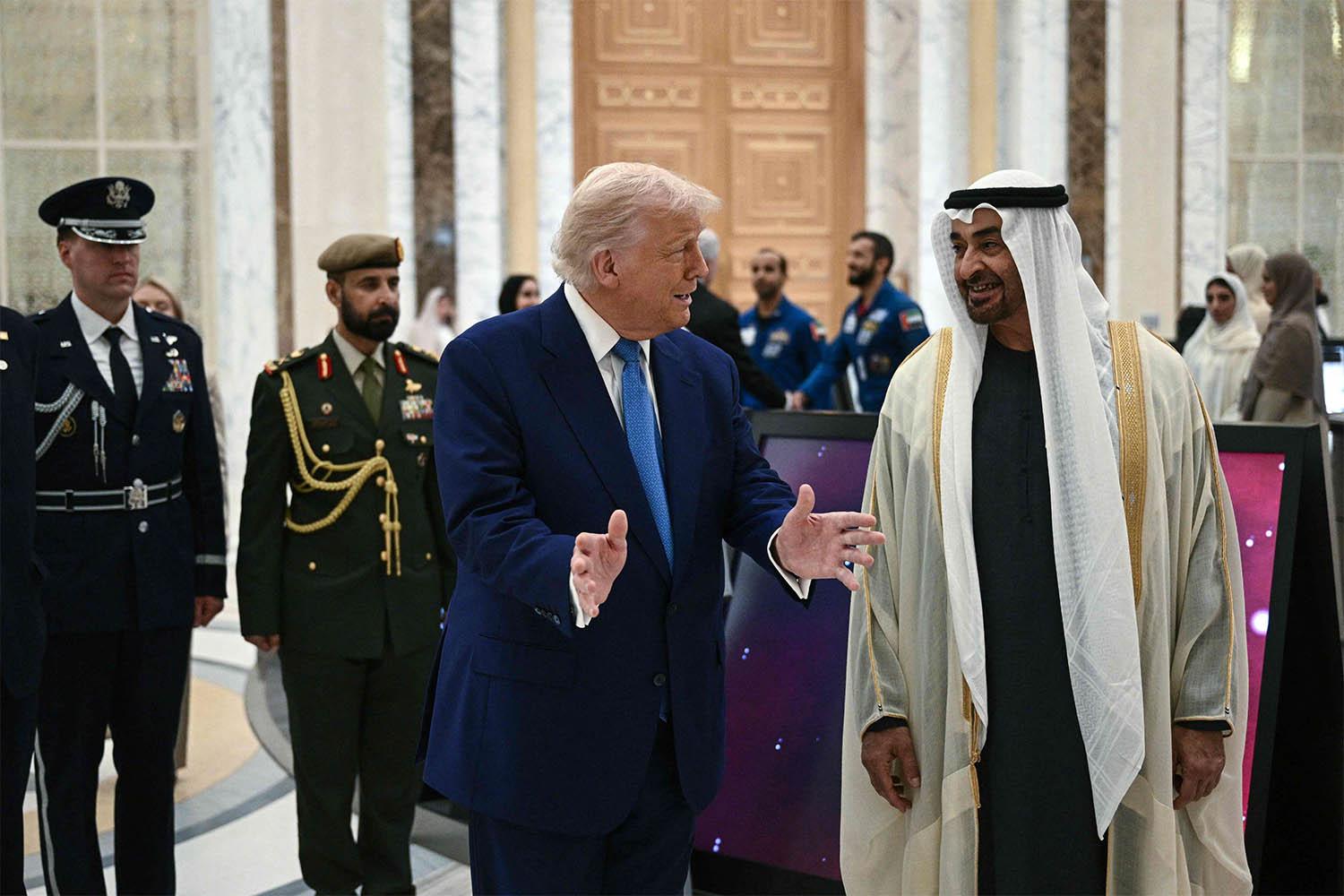 Tournée de Trump au Moyen-Orient : Accords Commerciaux Historiques et Diplomatie Mondiale