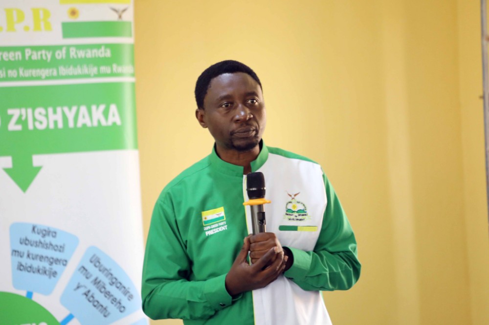 Dr. Habineza wa Green Party yikomye abayobozi bo mu nzego z'ibanze