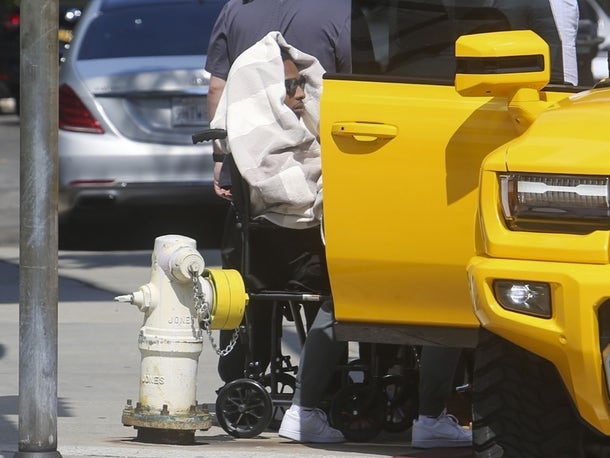 A$AP Rocky aperçu en fauteuil roulant : inquiétudes sur son état de santé après une tournée intense