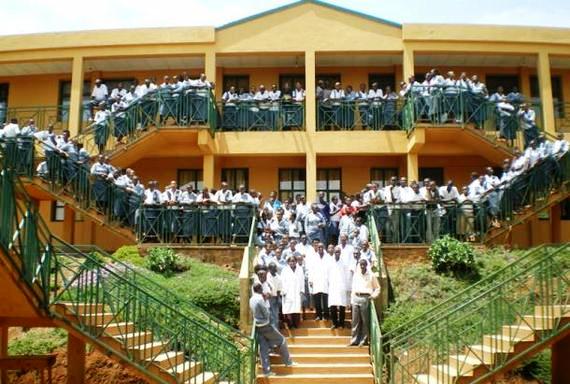 Musanze: Abanyeshuri baburiye impamyabumenyi zabo ku ishuri baratabaza ubuyobozi