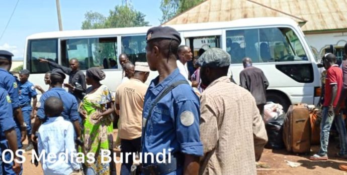 Down Town: Akura amafaranga y’ishuri mu gucuruza umunzani upima ibiro
